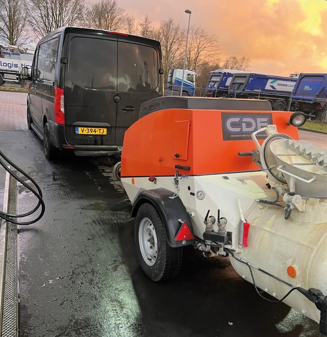 Afbeelding bus van Cementdekvloeren Emmen